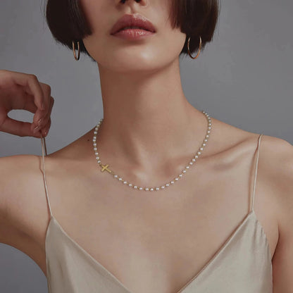 Collar Copper Pearl Cross | Cruz Dorada con Perlas — Fe, Luz y Esperanza